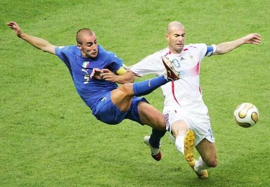 由加拿大籍 由加拿大籍